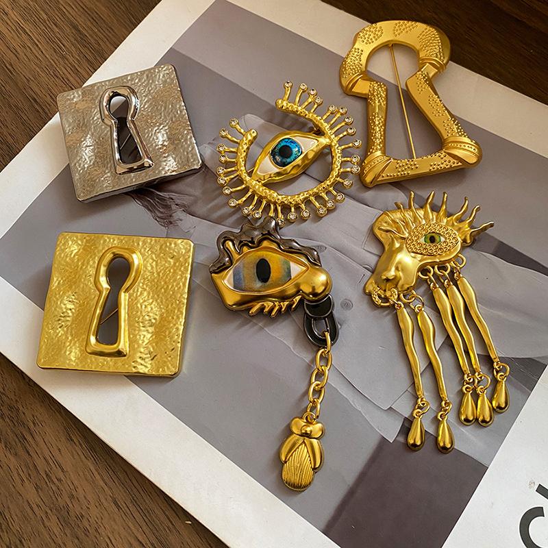 Collectible Vintage Costume Jewelry - 빈티지 이블 아이 빅 아이 배지
